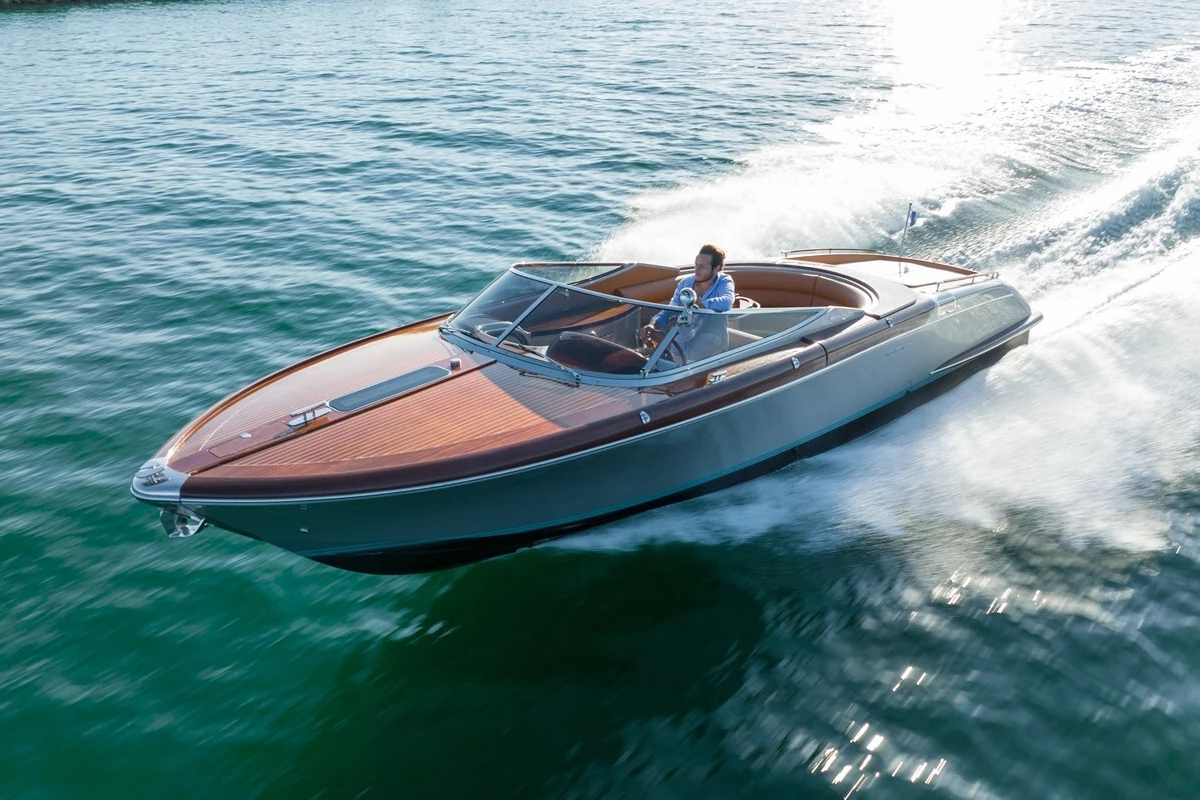 AQUA RIVA 33 
